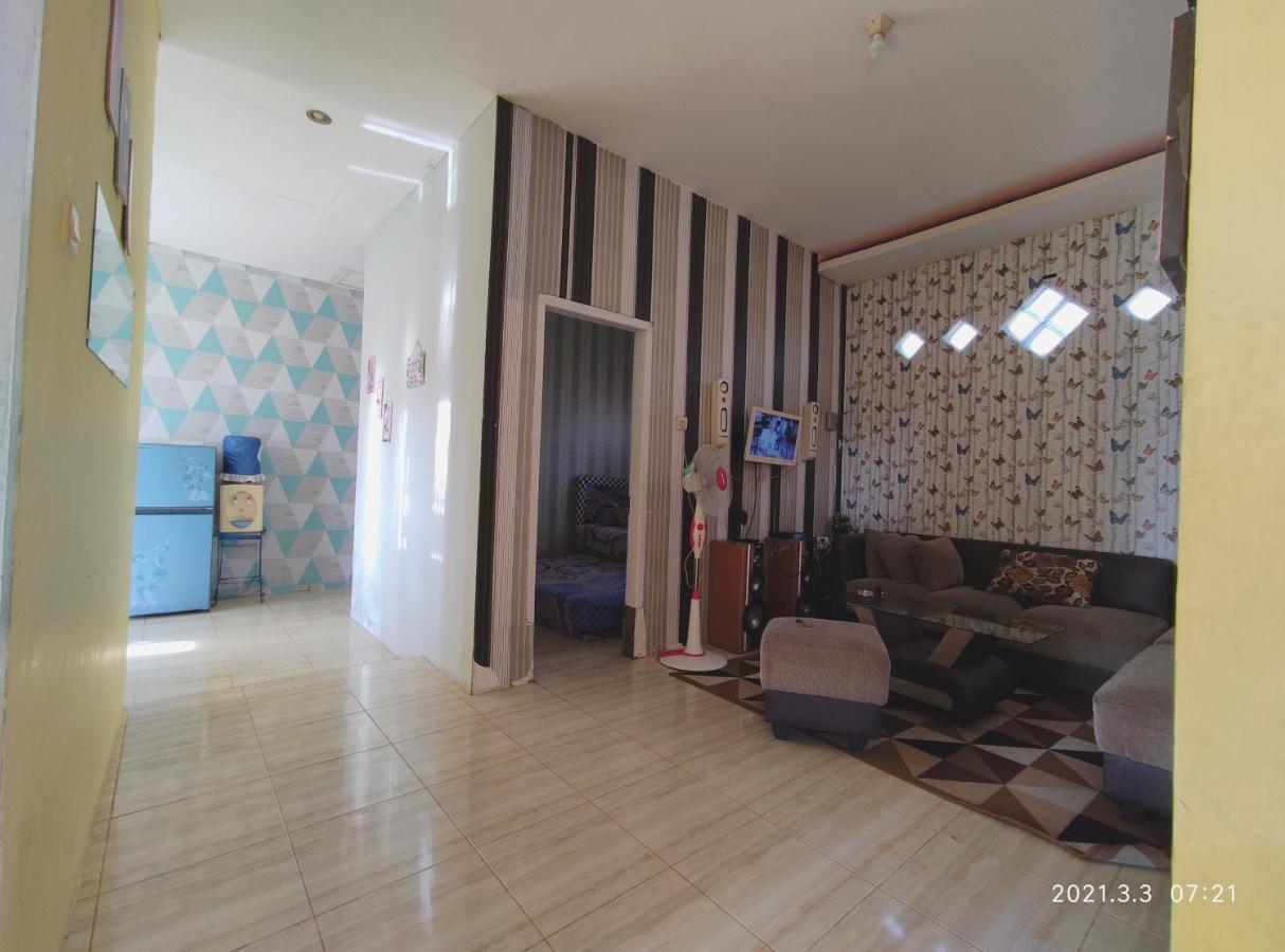Вилла Puncak Pinus And Pool Бату Экстерьер фото