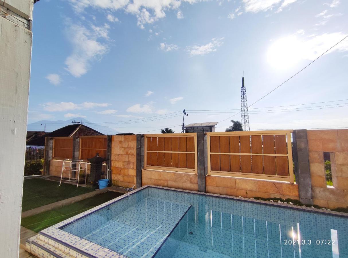 Вилла Puncak Pinus And Pool Бату Экстерьер фото