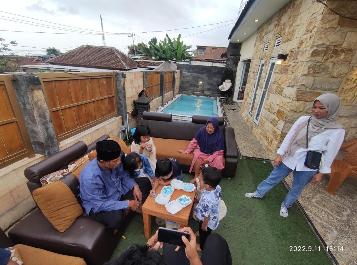 Вилла Puncak Pinus And Pool Бату Экстерьер фото