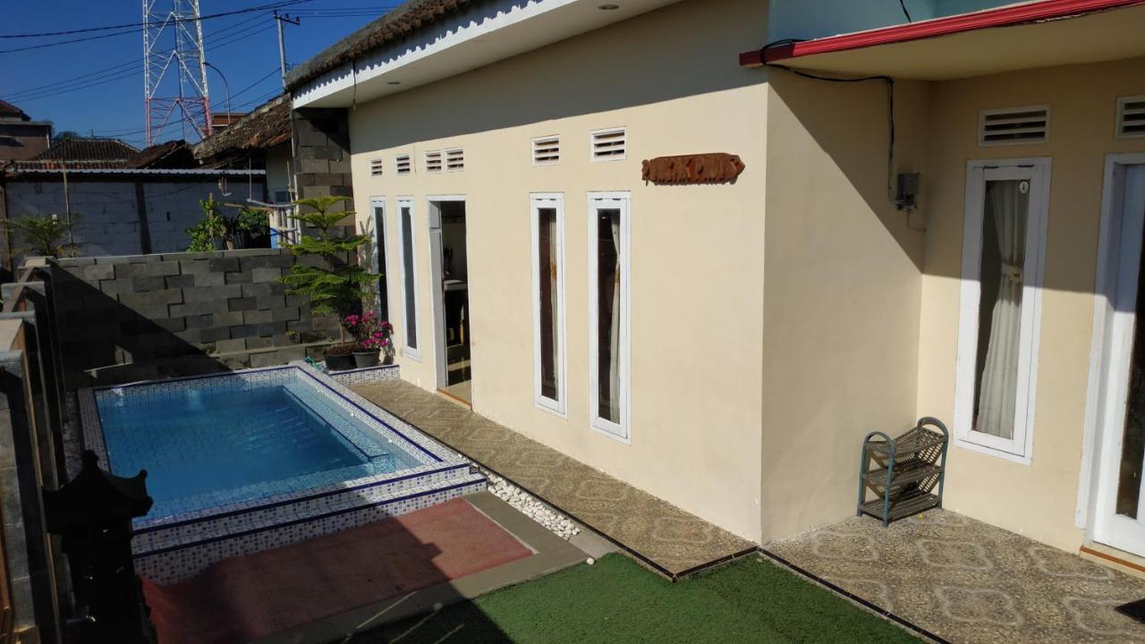 Вилла Puncak Pinus And Pool Бату Экстерьер фото